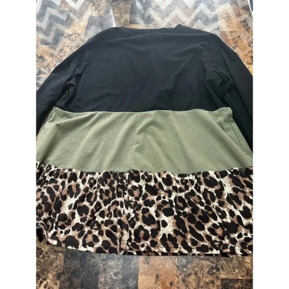 SHEIN Curve 1XL Color Block Top - Picture 5 of 7